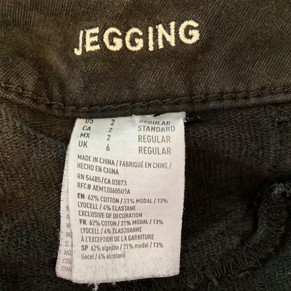 American Eagle black quilted jeggings Sz 2 regular - Picture 4 of 8